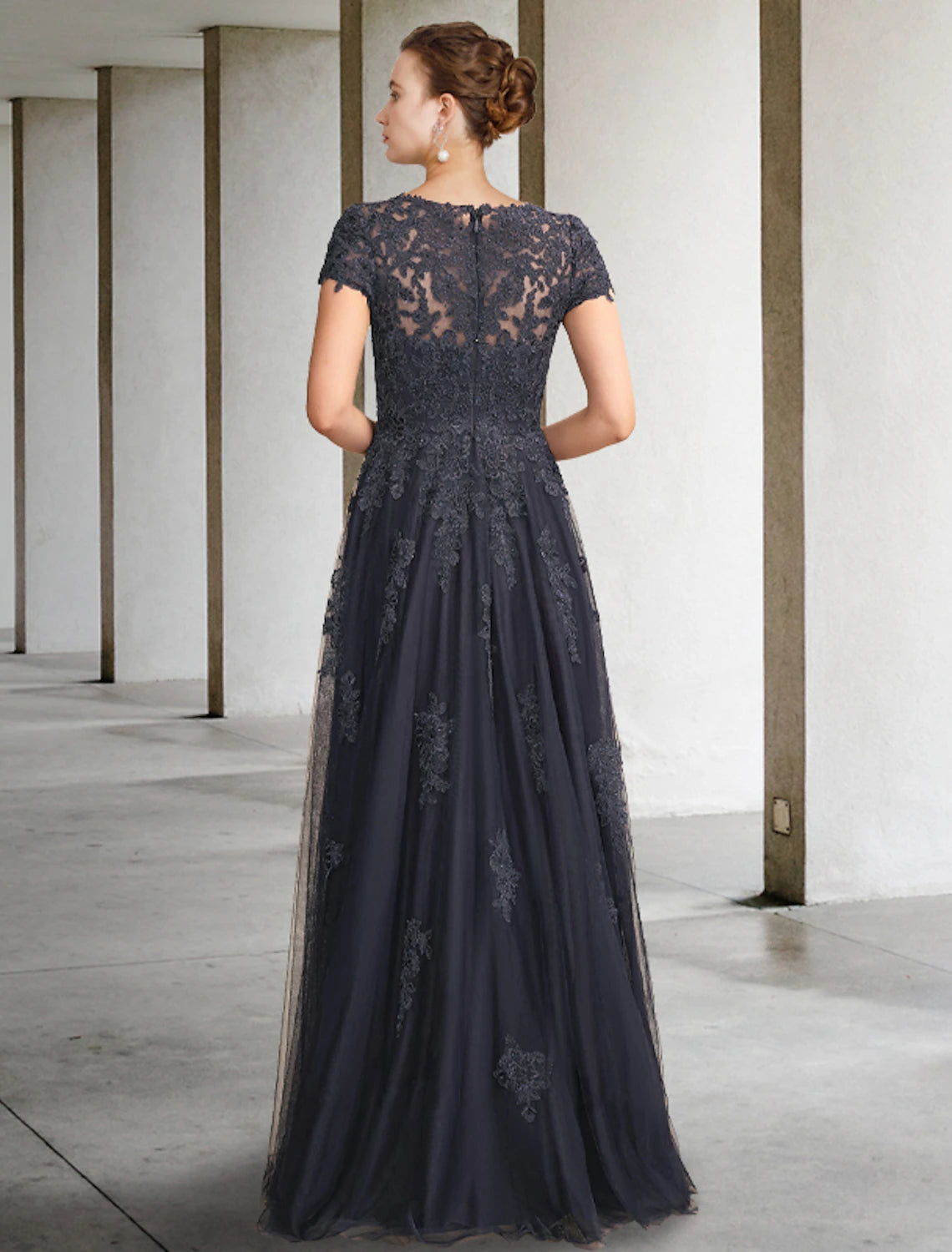 Wholesale  Ball Gown Mother of the Bride Dress Luxurious Elegant Jewel Neck Floor Length Lace Tulle Short Sleeve with Crystals Appliques